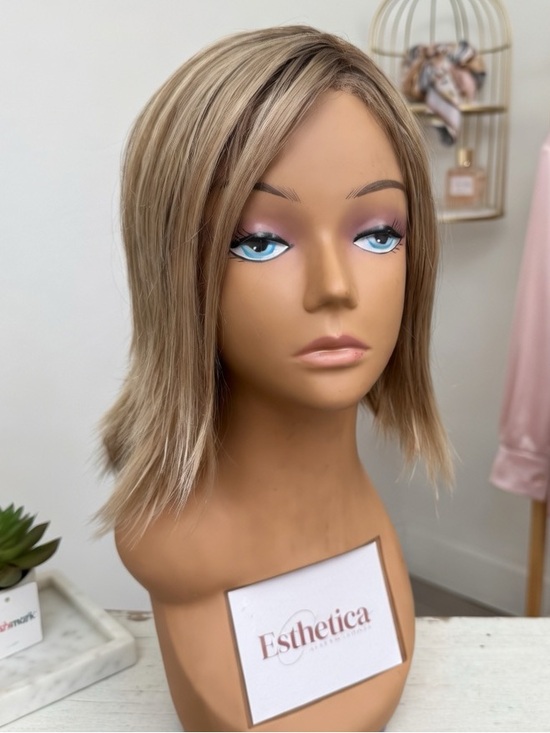 Esteticadesigns Other - Estetica Lace Front Wig RH1488RT8 Rooted Blonde EUC + Storage Case
